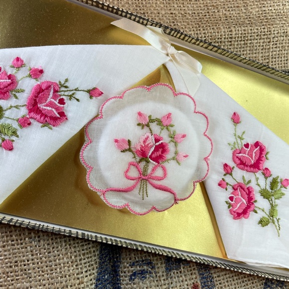 Vintage DESCO Handkerchief Set Made In Switzerland Embroidered Floral - Picture 3 of 5